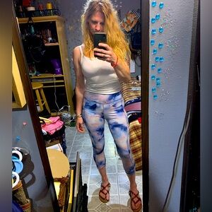 🎈GIAIM🎈BUY 1 GET 1 FREE🎈Tie-dye Cropped/Pocket Leggings Sz M